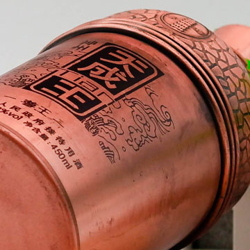 匠心獨運(yùn)，尊貴之選 鄆城定制高檔噴涂酒瓶與仿古銅色瓶套設(shè)計印刷服務(wù)